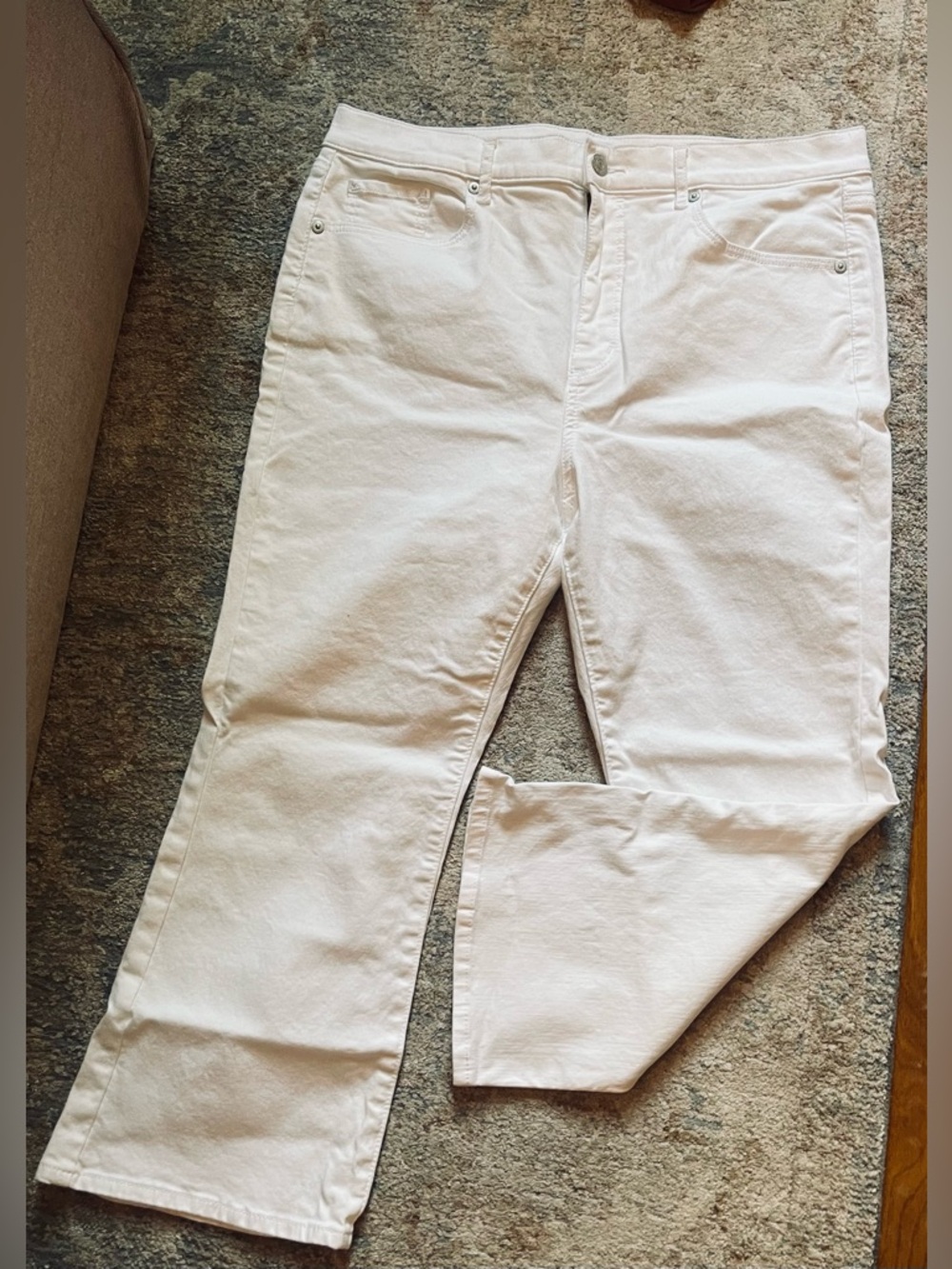 Classic White kick-crop jeans